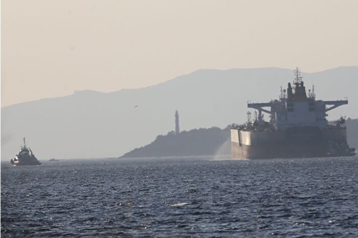 Ham petrol tankerinde, İstanbul'a seyir halindeyken Çanakkale Boğazı'nda makine arızası meydana geldi
