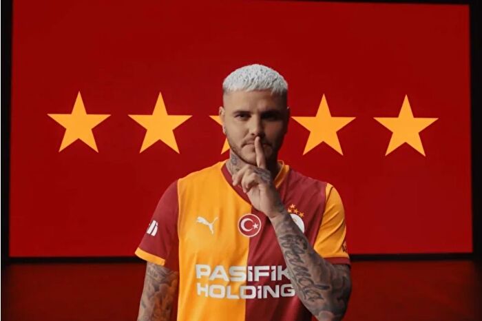 Galatasaray yeni sezon formalarını tanıttı