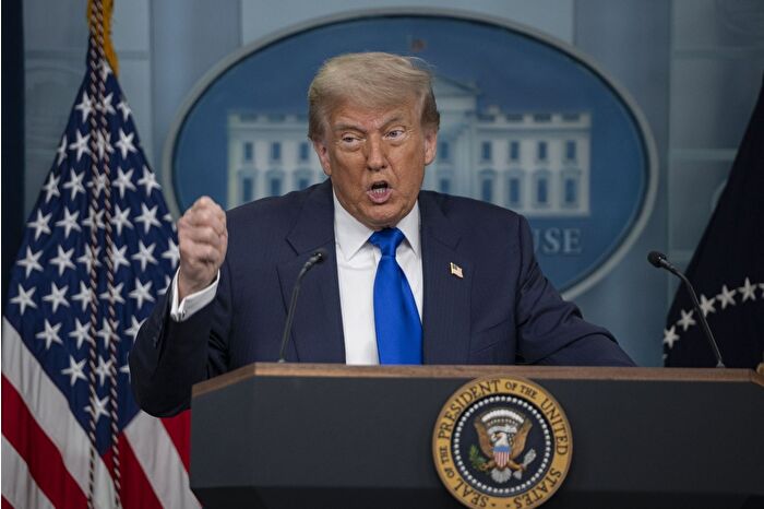 Trump, nükleer üretime devam etmesi durumunda İran'ı "kesinlikle" vuracaklarını belirtti