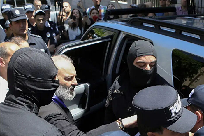 Ermenistan'da darbe girişimiyle suçlanan Başpiskopos tutuklandı