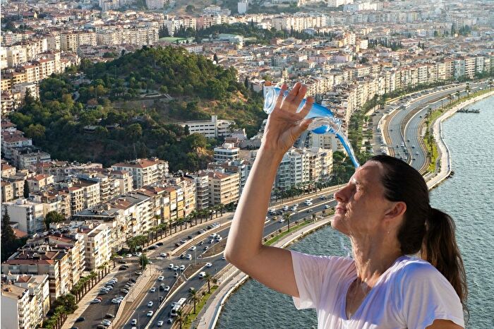 İzmir 42,9 dereceyle sıcaklık rekoru kırdı