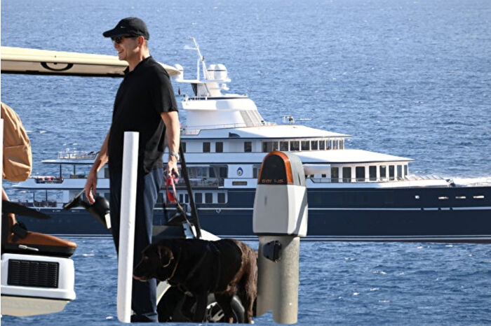 Koç Holding Yönetim Kurulu Başkanı Ömer Koç, Meserret isimli lüks yatıyla Bodrum açıklarında mavi tura çıktı