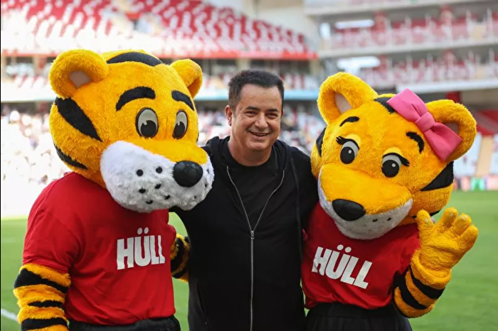 Acun Ilıcalı'nın takımı Hull City'e 1 milyon sterlinlik kiralama bedelini ödemediği gerekçesiyle 3 dönem transfer yasağı getirildi