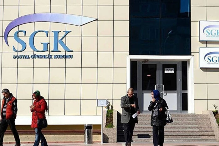 Eski SGK Antalya İl Müdürü ve 2 müfettiş 'rüşvet' iddiasıyla tutuklandı