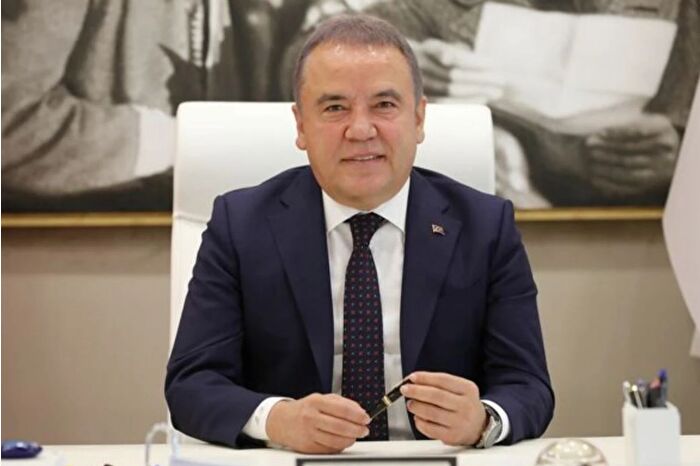 Antalya Büyükşehir Belediye Başkanı Muhittin Böcek tutuklandı