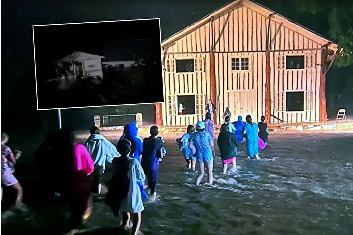 ABD'nin Teksas eyaletinde meydana gelen sel felaketinde, yaz kampında kalan 23 kız çocuğu kayboldu