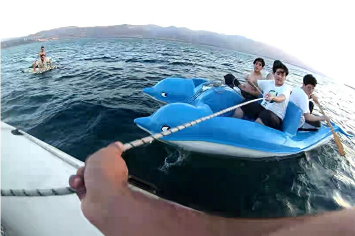 Sapanca Gölü'nde mahsur kalan 17 kişi kurtarıldı