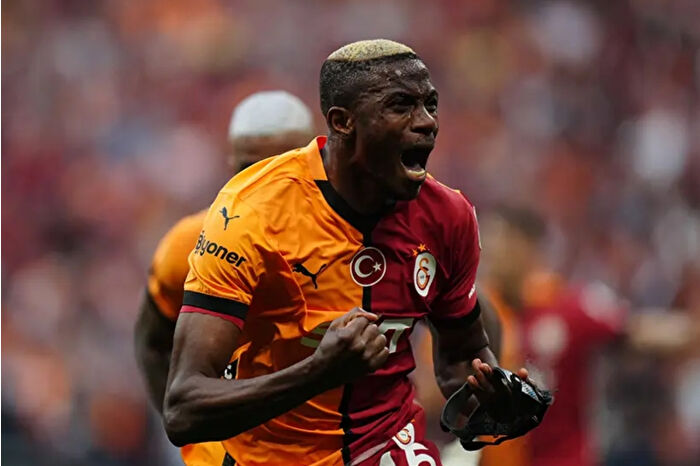 Suudi Arabistan’ın astronomik teklifini geri çeviren Osimhen, Galatasaray’a 'Napoli ile anlaşın' mesajı gönderdi