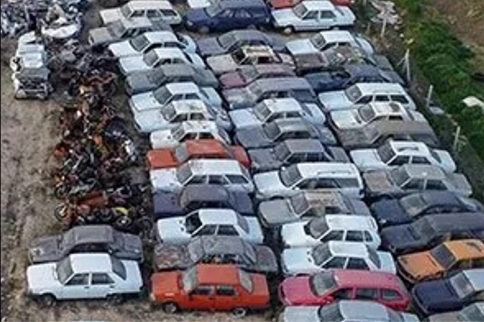 Devlet otoparklarında uzun süredir bekleyen, trafikten men edilen ya da terk edilen araçlarla ilgili 6 ay şartı getirildi