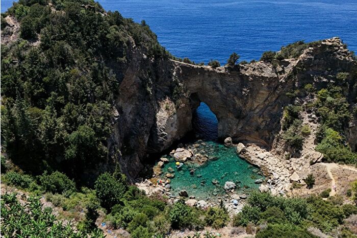 Antalya'daki Kral Koyu doğal güzelliğiyle dikkat çekiyor