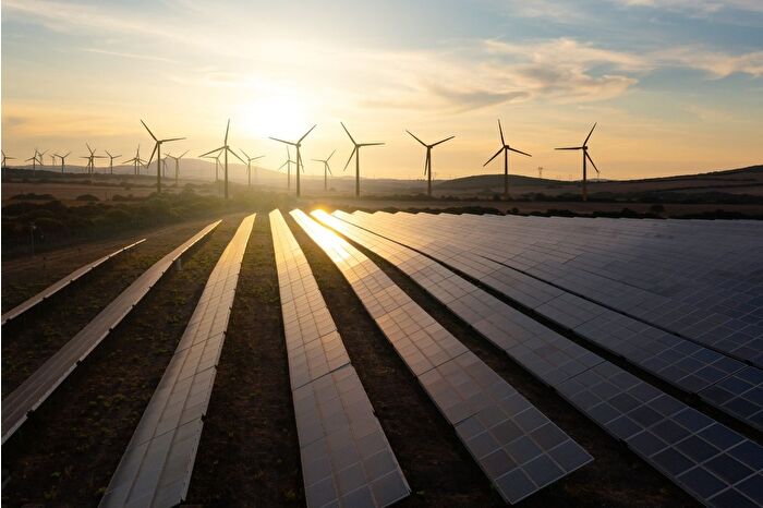 Suudi Arabistan'dan tek kalemde 8 milyar dolarlık yenilenebilir enerji anlaşması