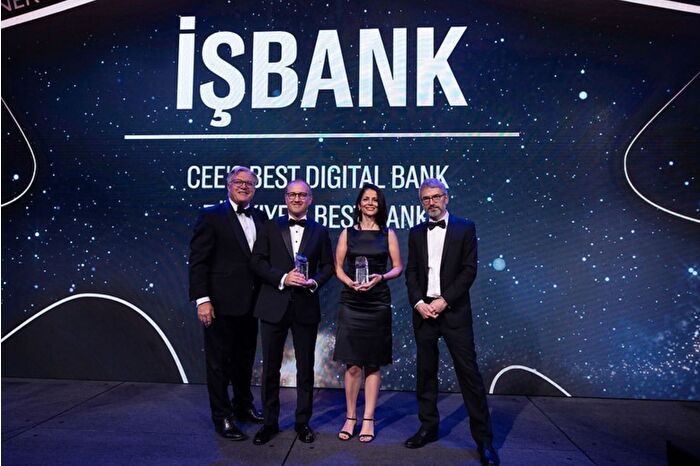İş Bankası’na Orta ve Doğu Avrupa’nın en iyi dijital bankası ödülü