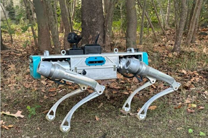 Yatırımcıları arasında Aydın Doğan'ın da olduğu Hyperever'ın kurtarma köpeğinden ilham alarak geliştirdiği Proteo adlı robot köpek fark yaratıyor
