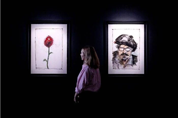 Johnny Depp, kızı Lily-Rose ve kendi portresinden ilham alan yeni sanat koleksiyonunu tanıttı