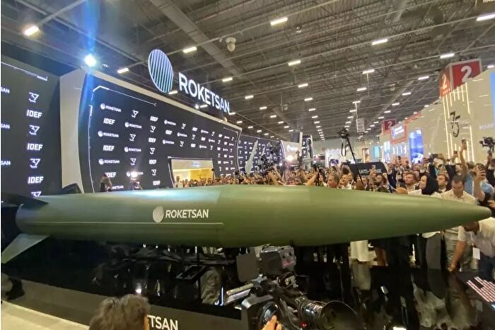 Roketsan, Türkiye'nin en uzun menzilli hipersonik balistik füzesini görücüye çıkardı