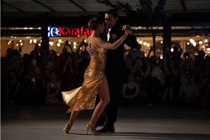Arjantin Tango Dünya Şampiyonları Julian Sanchez ile Bruna Estellita, Ankara'da sahne aldı