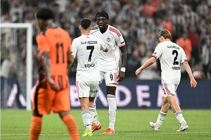Beşiktaş evinde, Arda Turan'ın takımı Shakhtar Donetsk'e mağlup oldu