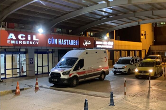 Altın soyguncuları 4 polisi silahla yaraladı