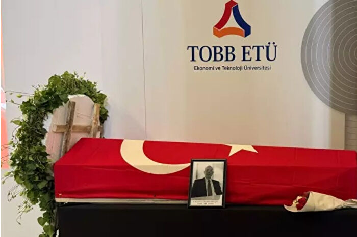 Eski TCMB Başkanı Süreyya Serdengeçti için TOBB ETÜ'de tören düzenlendi