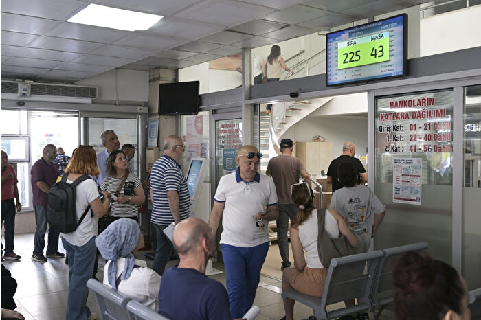 Eski tip ehliyeti yenilemek için yarın son gün