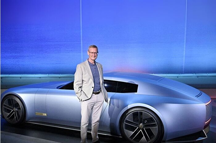 Jaguar Land Rover CEO’su Adrian Mardell istifa edeceğini ve emekli olmak istediğini açıkladı
