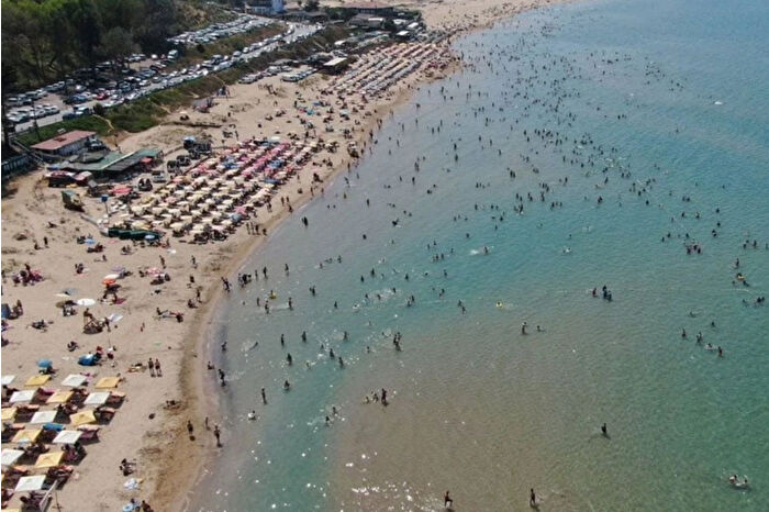 İstanbul’un beş ilçesinde denize girmek yasaklandı: Nedeni yüksek dalga riski