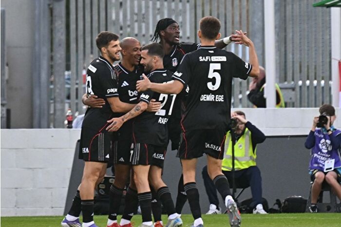 Beşiktaş, yeni transferi Tammy Abraham'ın hat-trick yaptığı maçta St. Patrick's'i 4-1 mağlup etti