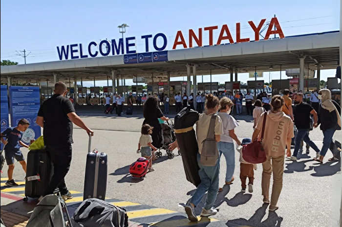 Türkiye'de sürekli ikamet eden Rusya vatandaşlarının sayısı 2 yılda yarı yarıya düştü