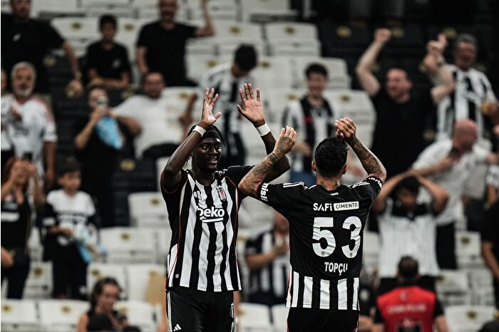 Beşiktaş, St. Patrick's'i 3-2 yenerek UEFA Konferans Ligi'nde play-off turuna yükseldi