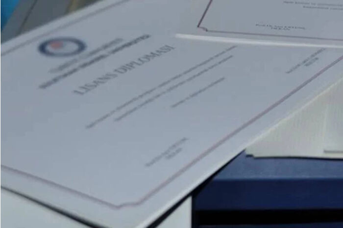 Financial Times: Türkiye'de sahte diploma, sisteme güveni zedeledi