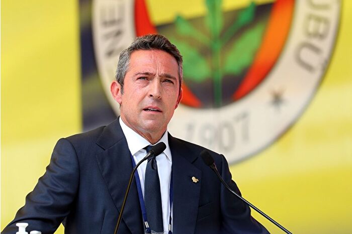 Fenerbahçe Başkanı Ali Koç'tan transfer açıklaması: 2 kanat ve bir orta saha için çalışmalarımız var