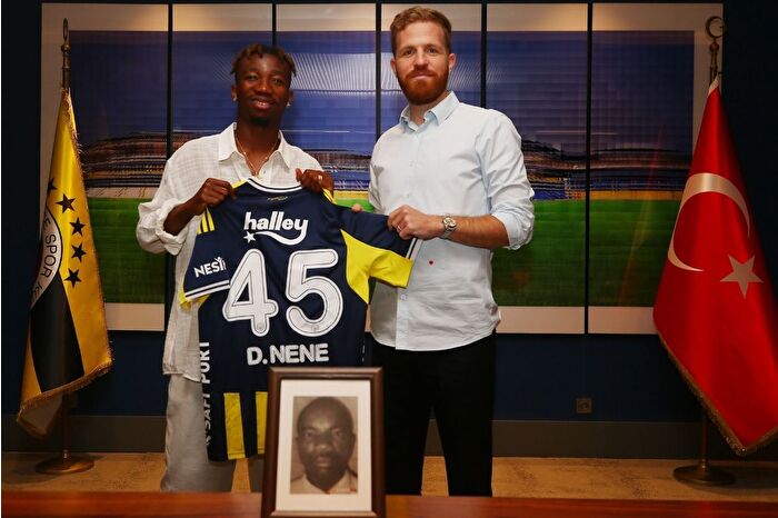 Fenerbahçe, Dorgeles Nene ile 5 yıllık sözleşme imzaladı