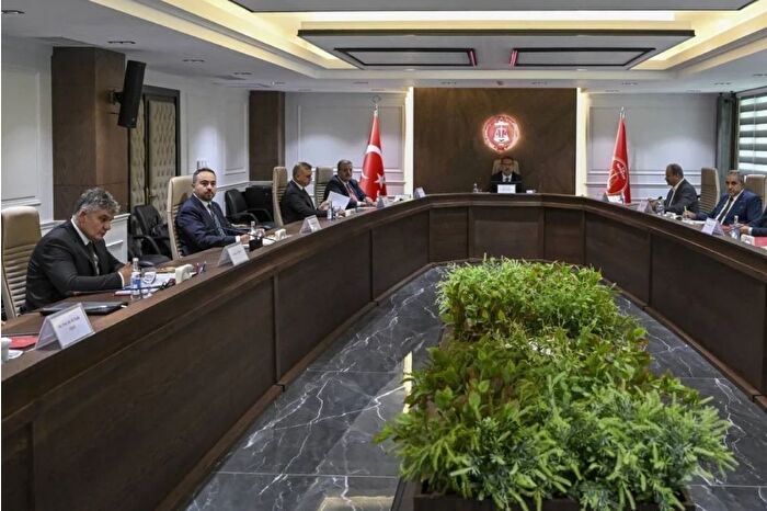 Kamu Hakem Kurulu'nun memur zammıyla ilgili ilk toplantısı sona erdi
