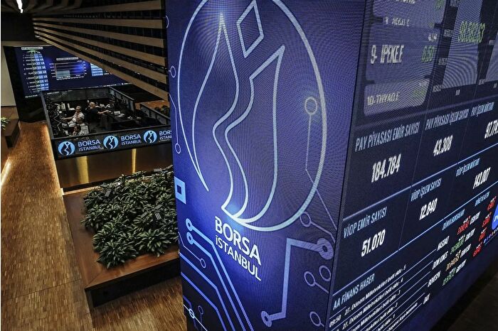 Bankacılık endeksi değer kaybetti, borsa günü rekorla kapattı