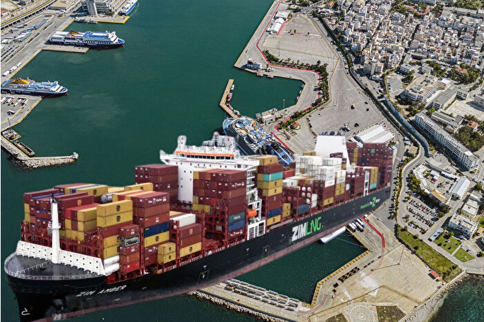 Dünyanın en büyük dokuzuncu konteyner taşımacılık şirketi ZİM, İsrail bayraklı gemisinin İstanbul’a yanaştırılmadığını açıkladı