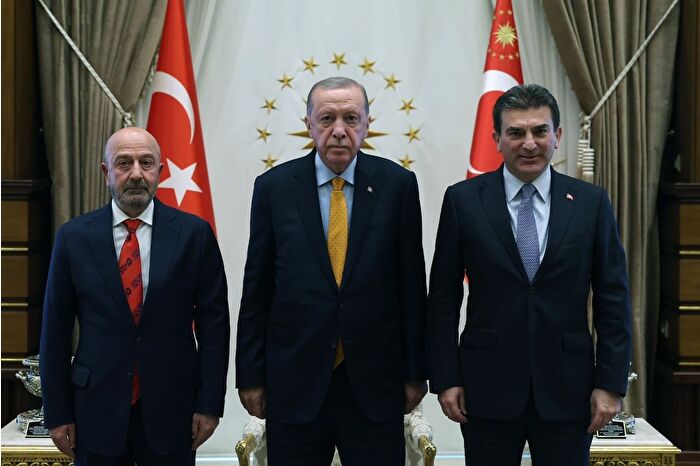 Cumhurbaşkanı Erdoğan, OYAK Yönetim Kurulu Başkanı Zekai Aksakallı'yı kabul etti