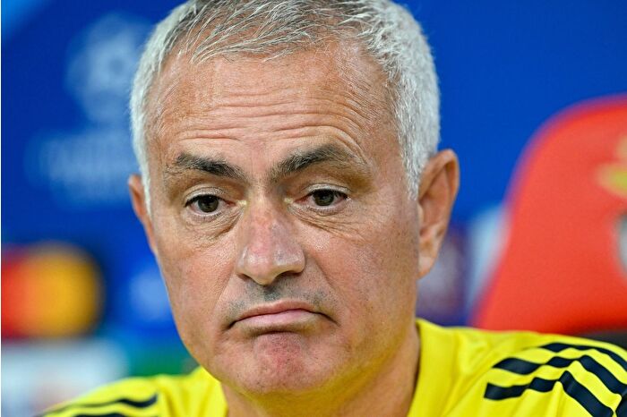 Mourinho'dan olay yaratan açıklamalar: Aktürkoğlu'nun transferini düşünmüyorum, kulüp Benfica maçları için ekstra çaba sarf etmedi