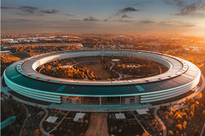 Teknoloji devi Apple'ın kurumsal merkezi Apple Park havadan görüntülendi
