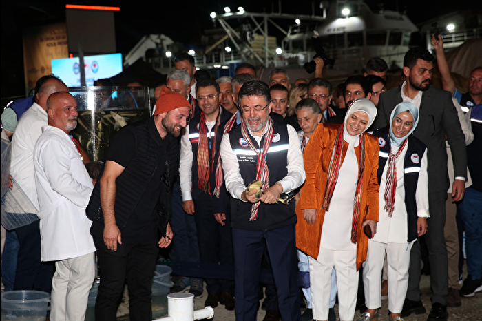 Balık sezonu açıldı, Bakan Trabzon'da vira bismillah dedi