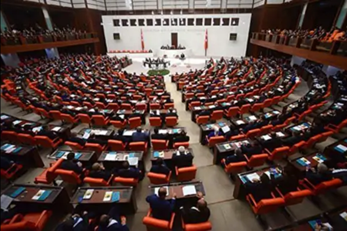 Özgür Özel hakkında TBMM'ye 4 fezleke sunuldu