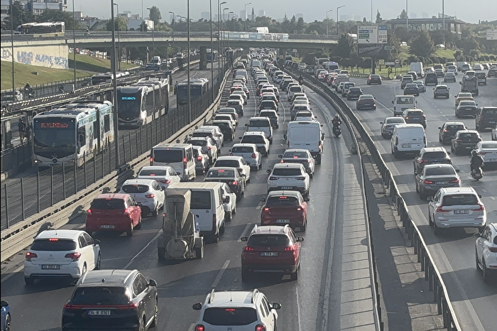 Okullarda uyum haftası başladı yoğunluk trafiğe yansıdı