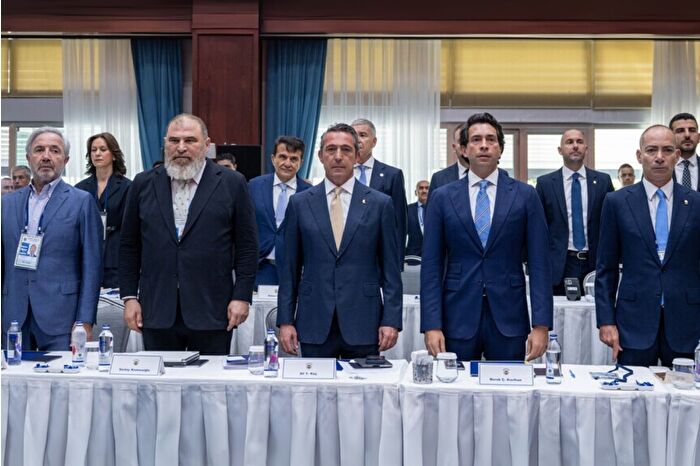 Fenerbahçe: Hafta başına kadar teknik direktörümüz belli olacak