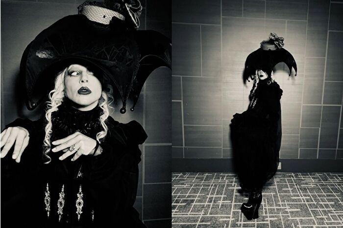 Lady Gaga'nın 'The Dead Dance' klibinin yönetmenliğini Tim Burton yaptı