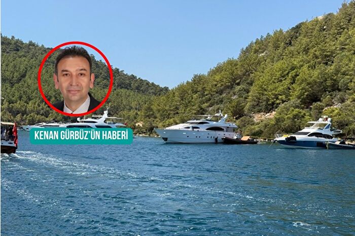 Bodrumlular, Cennet Koy ve Adaboğazı’na yaz sezonu boyunca demir atan lüks tekneleri protesto etti