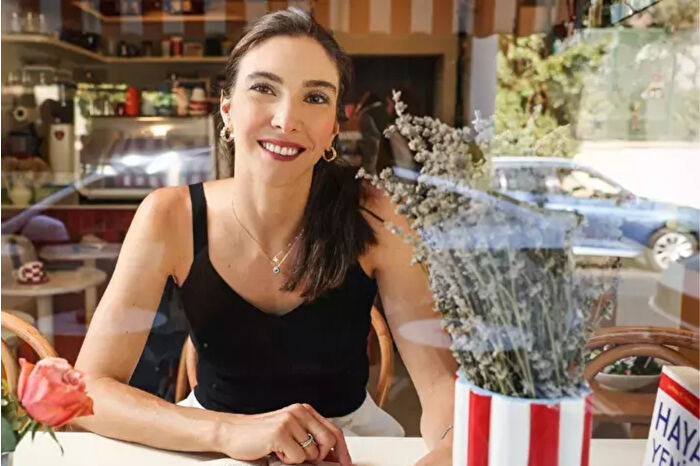Naz Aydemir'in pasla bir kitap akımı