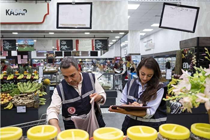 Ticaret Bakanlığı ekipleri yurt genelinde marketlere denetimlerini sıklaştırdı
