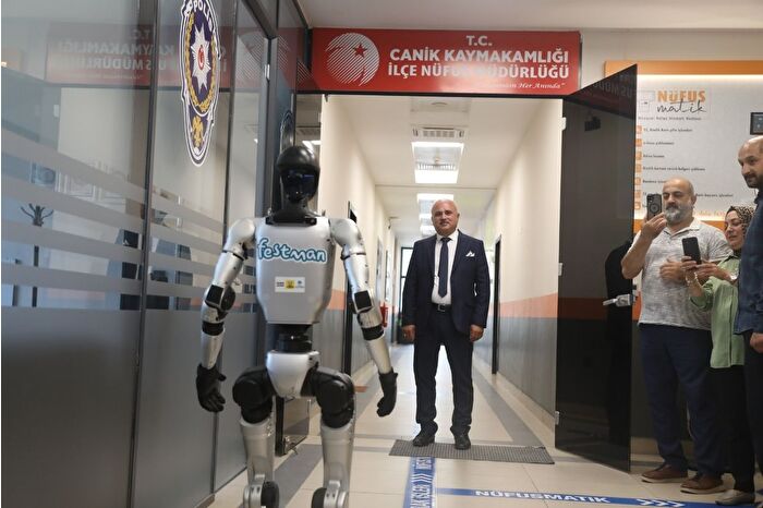 İnsansı robot Festman, Canik Nüfus Müdürlüğünden kimlik belgesi aldı