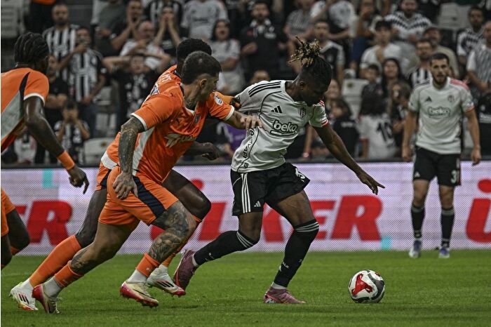 Beşiktaş, Başakşehir'i uzatma dakikalarında bulduğu golle mağlup etti