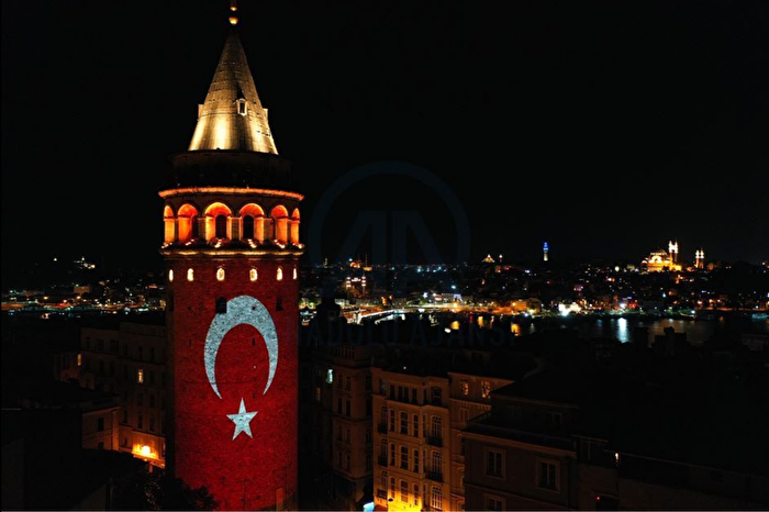 Galata Kulesi 12 Dev Adam'ın bu akşamki final heyecanına sahne olacak