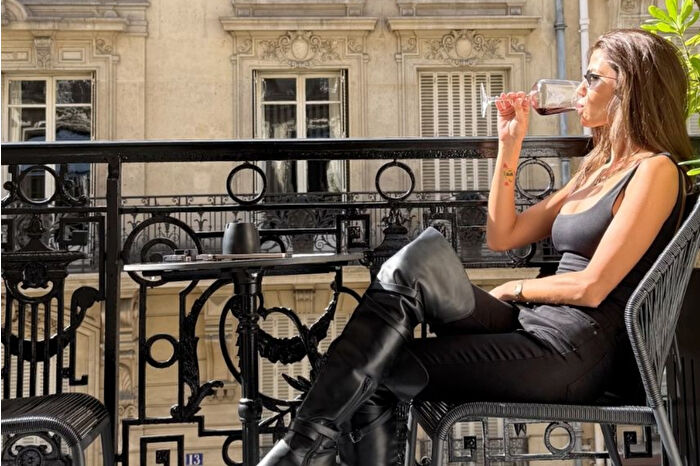 Nazlı Kayaaslan'ın 8 ameliyatlı zorlu günler sonrası Paris keyfi
